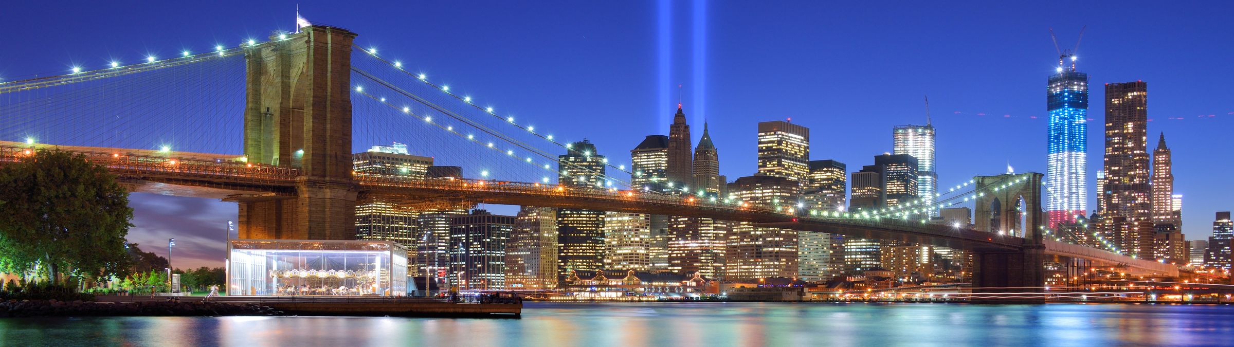 Brooklyn Bridge and Lower Manhattan skyline at night